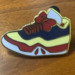 5/$25 Disney Princess Sneaker Snow White Seven Dwarfs Pin